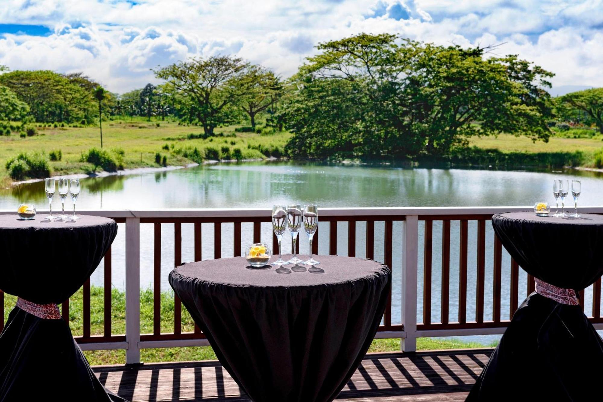 Sheraton Samoa Beach Resort Mulifanua Exteriör bild